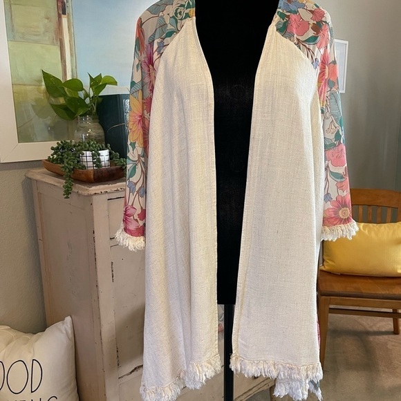 Umgee M/L Linen Kimono Fringe Sleeve And Hem Beautiful Boho Floral Pattern Nice! - Picture 2 of 8